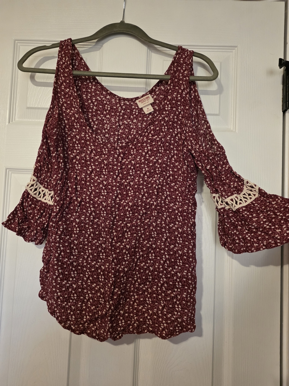 Mossimo Supply Co. Burgundy Floral Cold-Shoulder Tunic with Crochet Trim